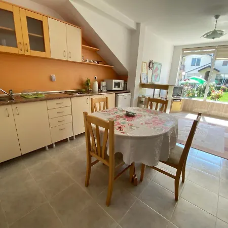 In Complex Daisy Lägenhet