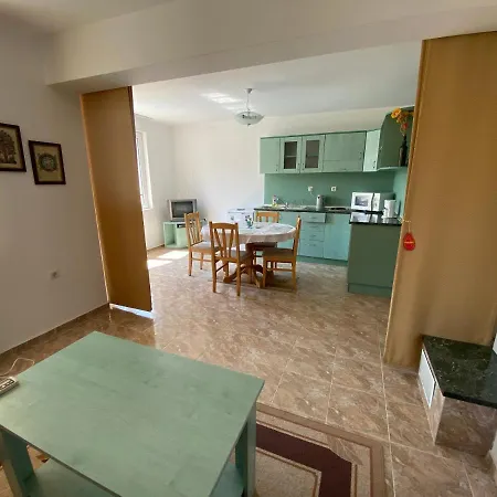 In Complex Daisy Lägenhet *