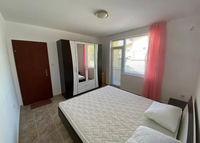 In Complex Daisy Daire