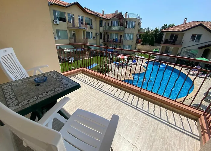 In Complex Daisy Daire