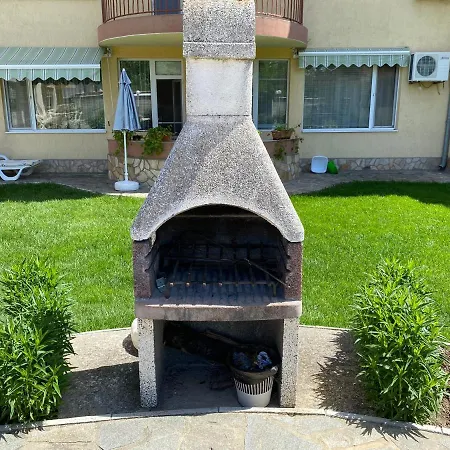 In Complex Daisy Apartment *