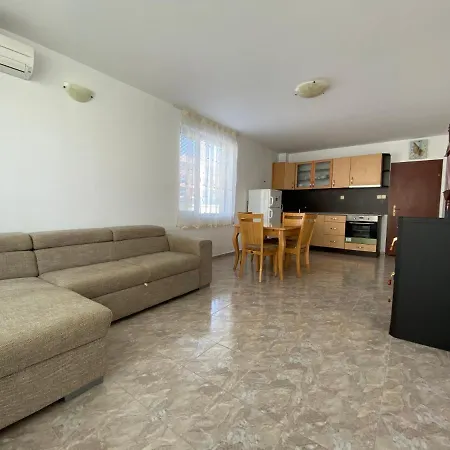 Apartment In Complex Daisy Kranevo