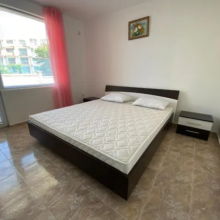 Apartment In Complex Daisy