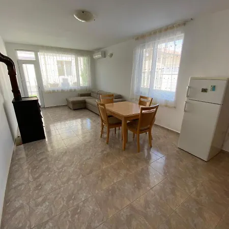 In Complex Daisy Apartment Kranevo