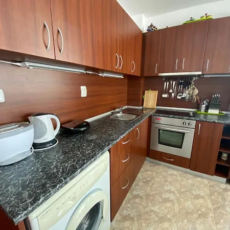 In Complex Daisy Apartment *