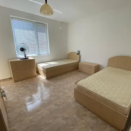 In Complex Daisy Apartment