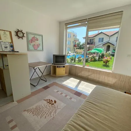 Apartment In Complex Daisy Kranevo