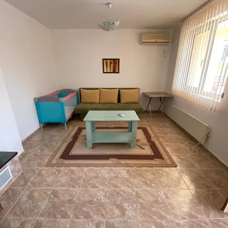 In Complex Daisy Apartment *