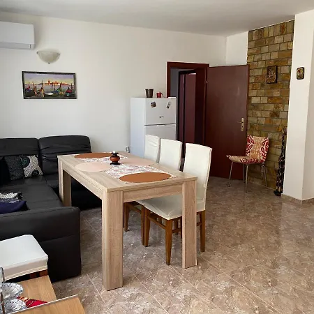 In Complex Daisy Apartment Kranevo