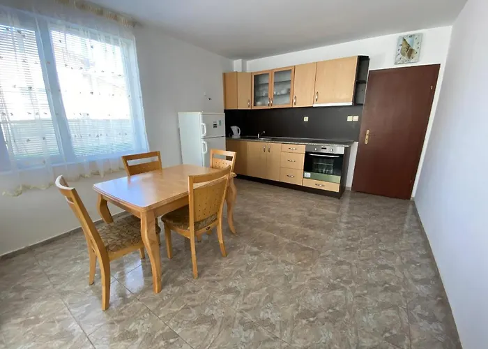 In Complex Daisy Apartment